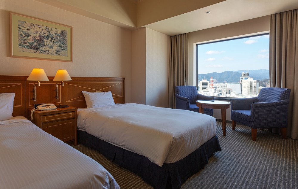 BUSINESS, TWIN BEDS