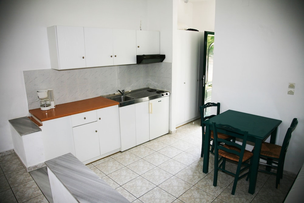 Zeus Hotel Ireon 6/42