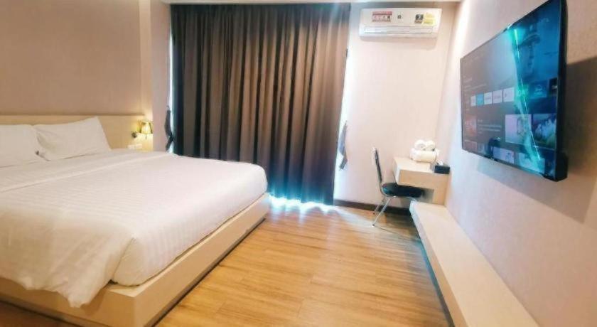 L Hotel 28/58