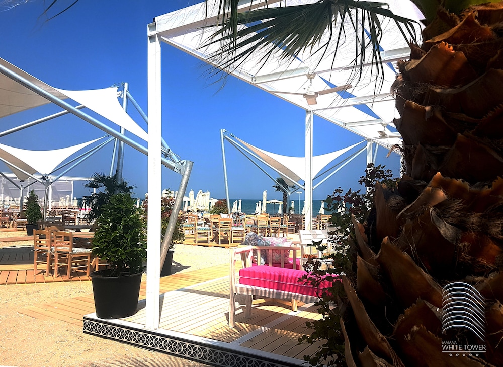 White Tower Mamaia 28/32
