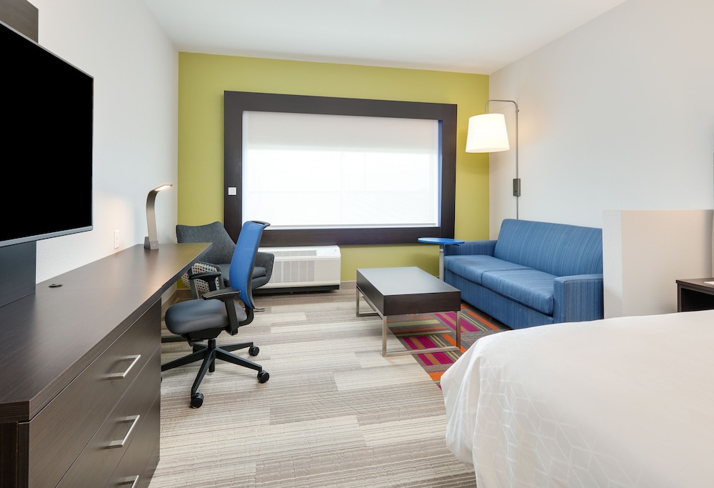 Holiday Inn Express Kermit 39/40
