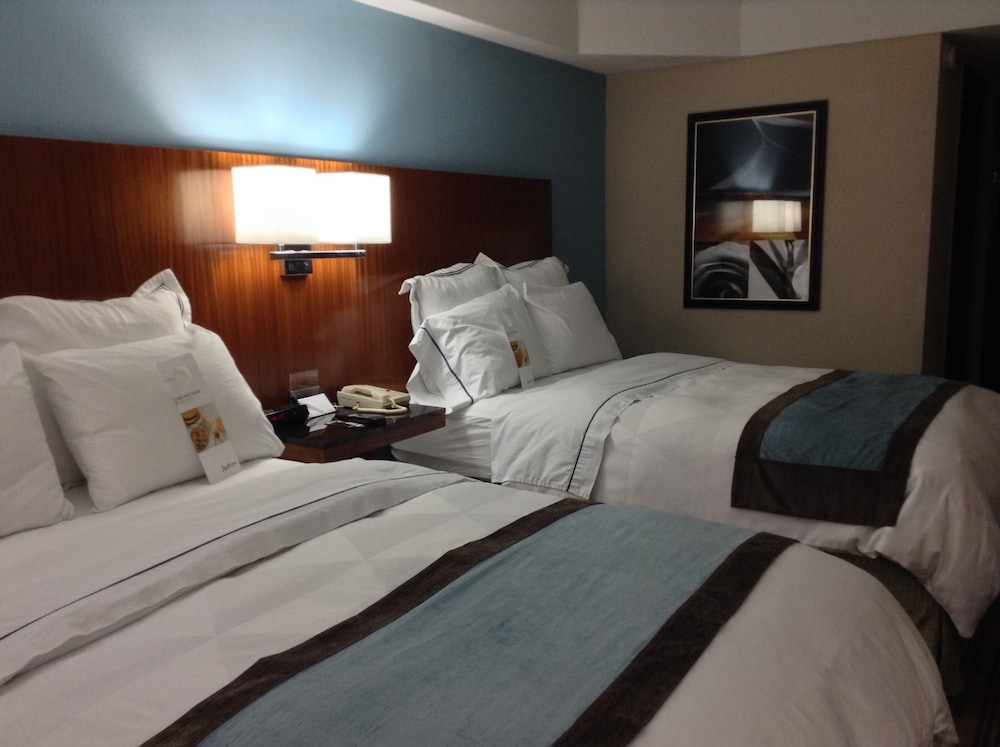 DoubleTree by Hilton Chatsworth 11/42
