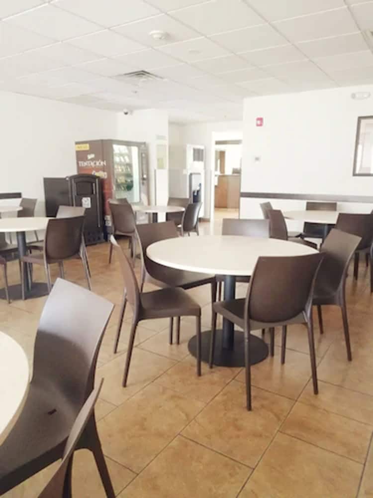Microtel Inn and Suites by Wyndham Toluca 34/41