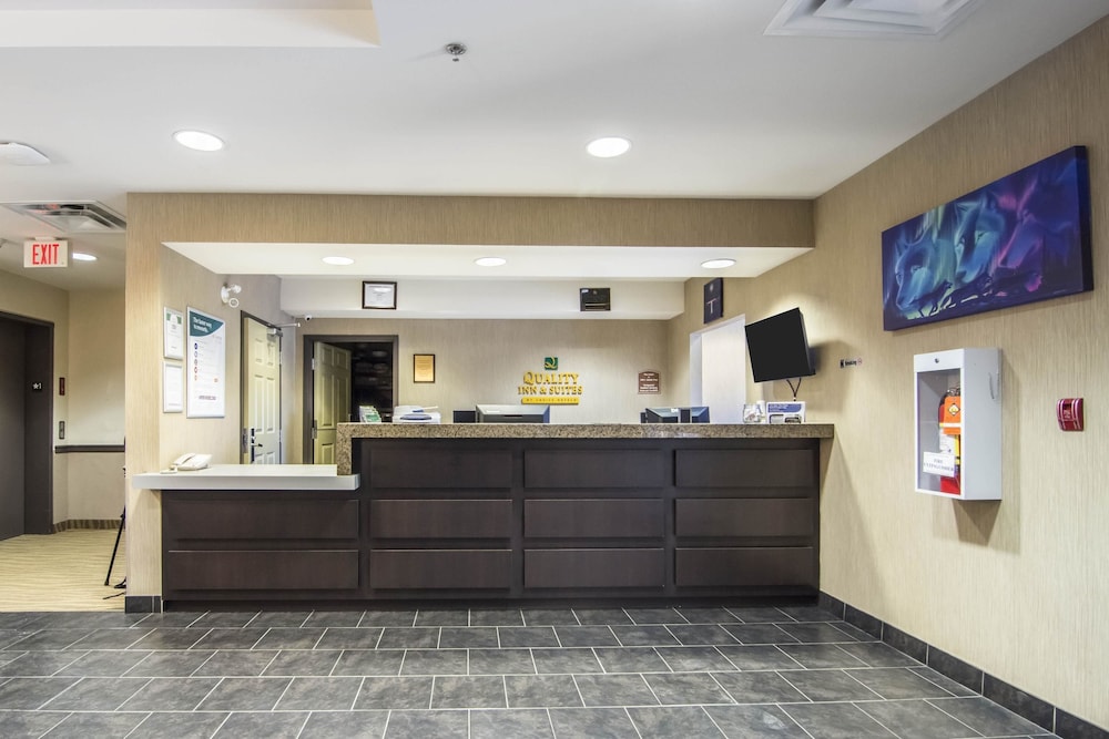 Quality Inn & Suites Thompson, MB 4/41