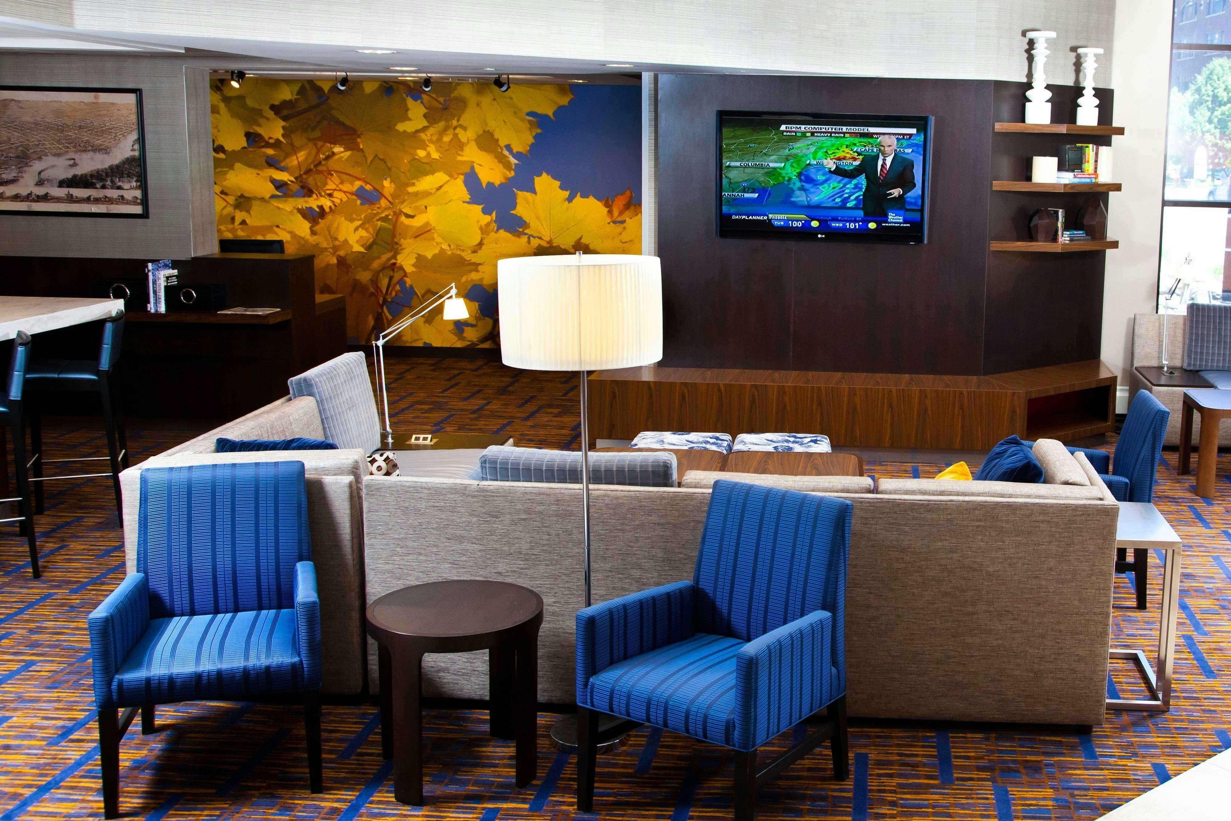 Courtyard By Marriott La Crosse 21/23