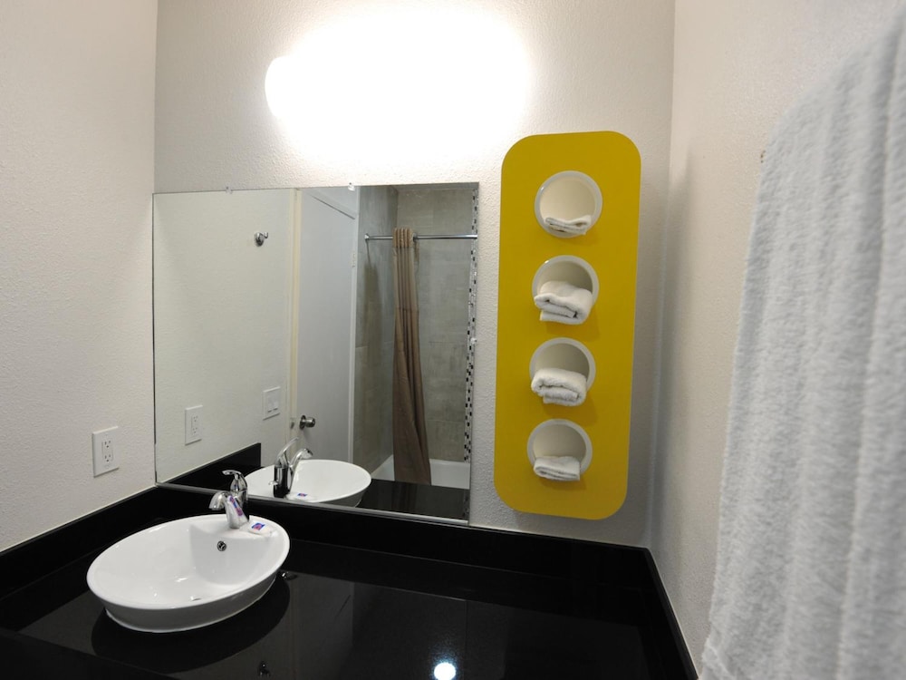 Motel6 Fountain Valley, CA - Huntington Beach Area 35/37