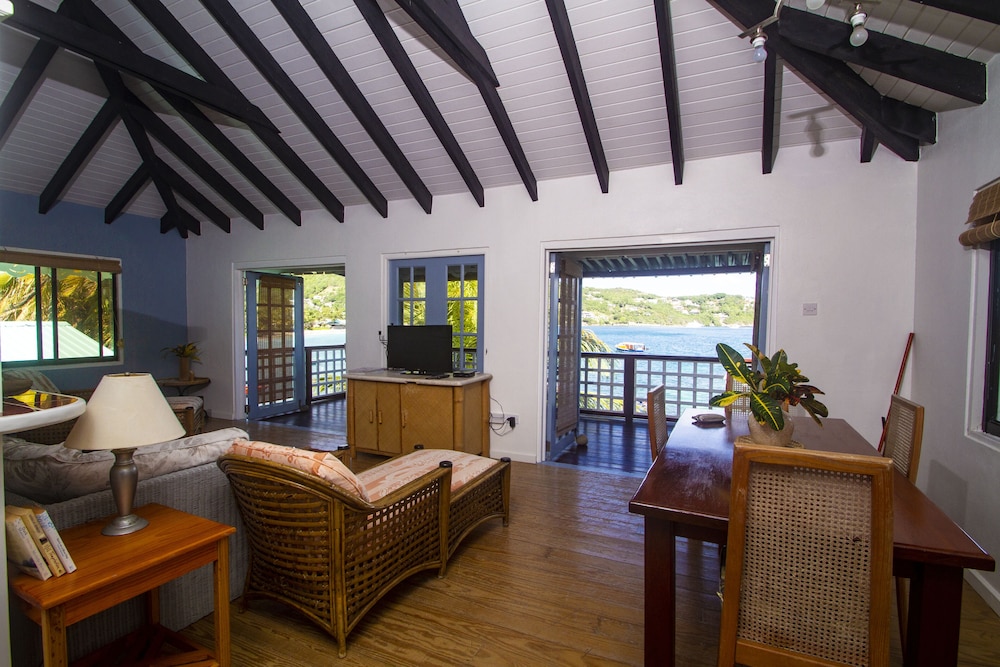 Bequia Beachfront Villa Hotel 52/83