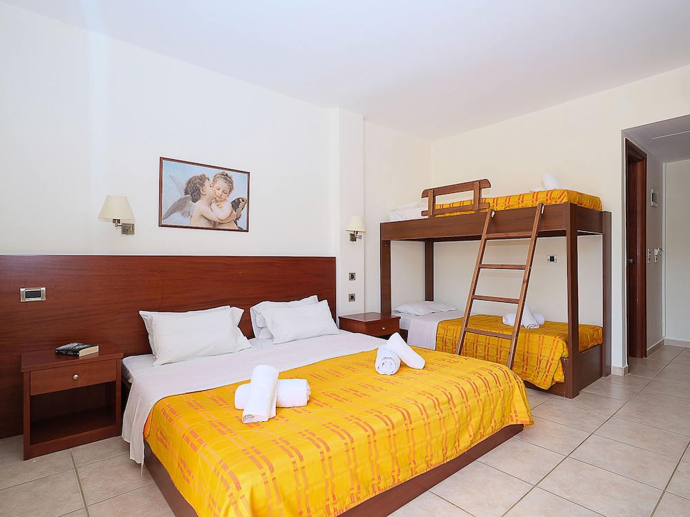 Calypso Hotel 22/67