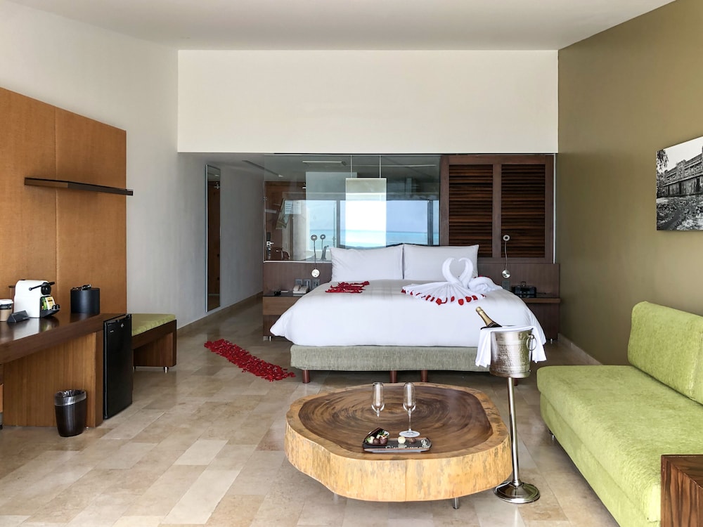 Presidente Intercontinental Cancun Resort 64/82