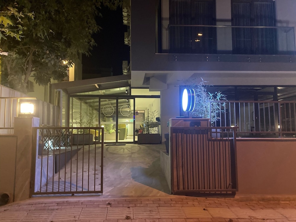 Vega Suites 7/24