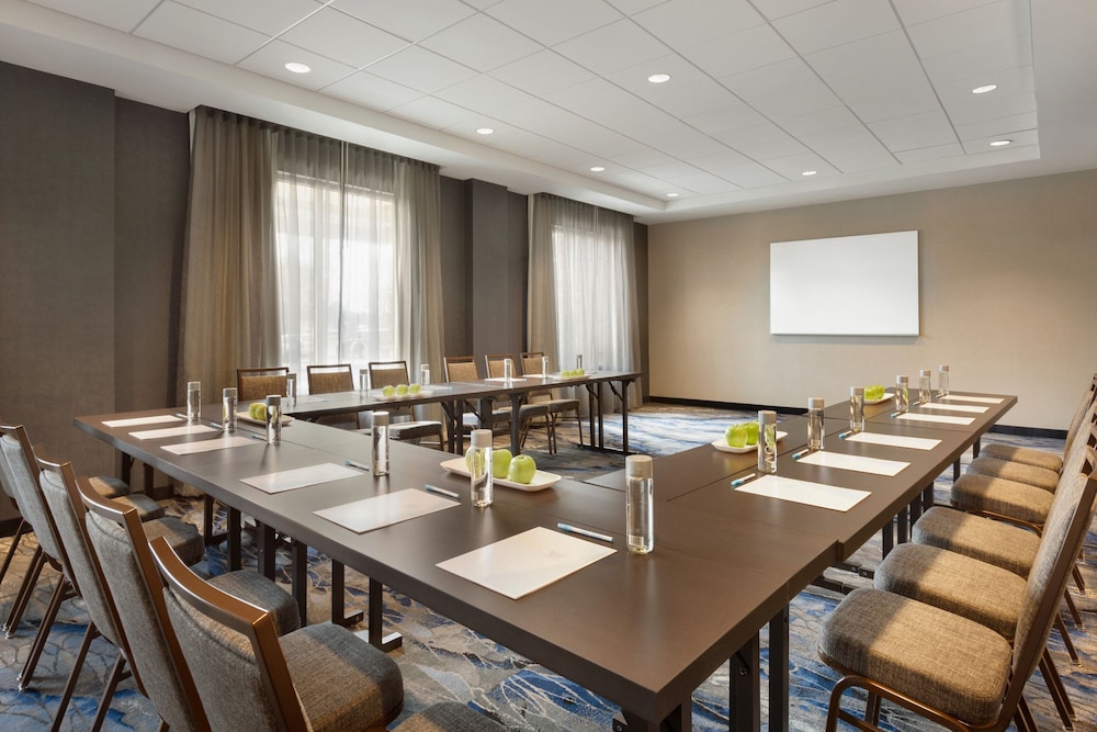 Fairfield Inn Suites Boulder Longmont 37/38