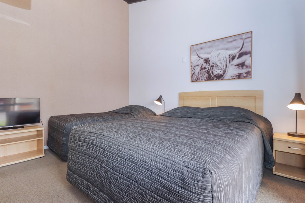 Aztec Motel 16/61