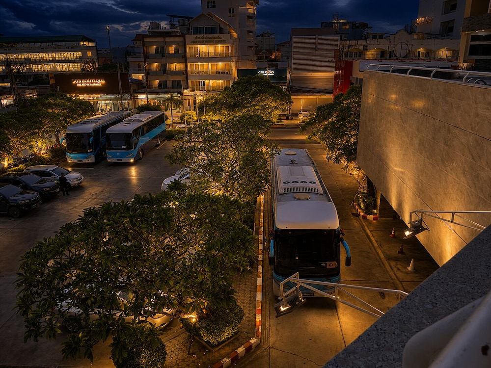 City Beach Resort 46/49
