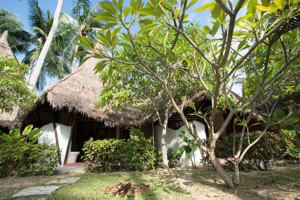 B52 BEACH RESORT 56/60