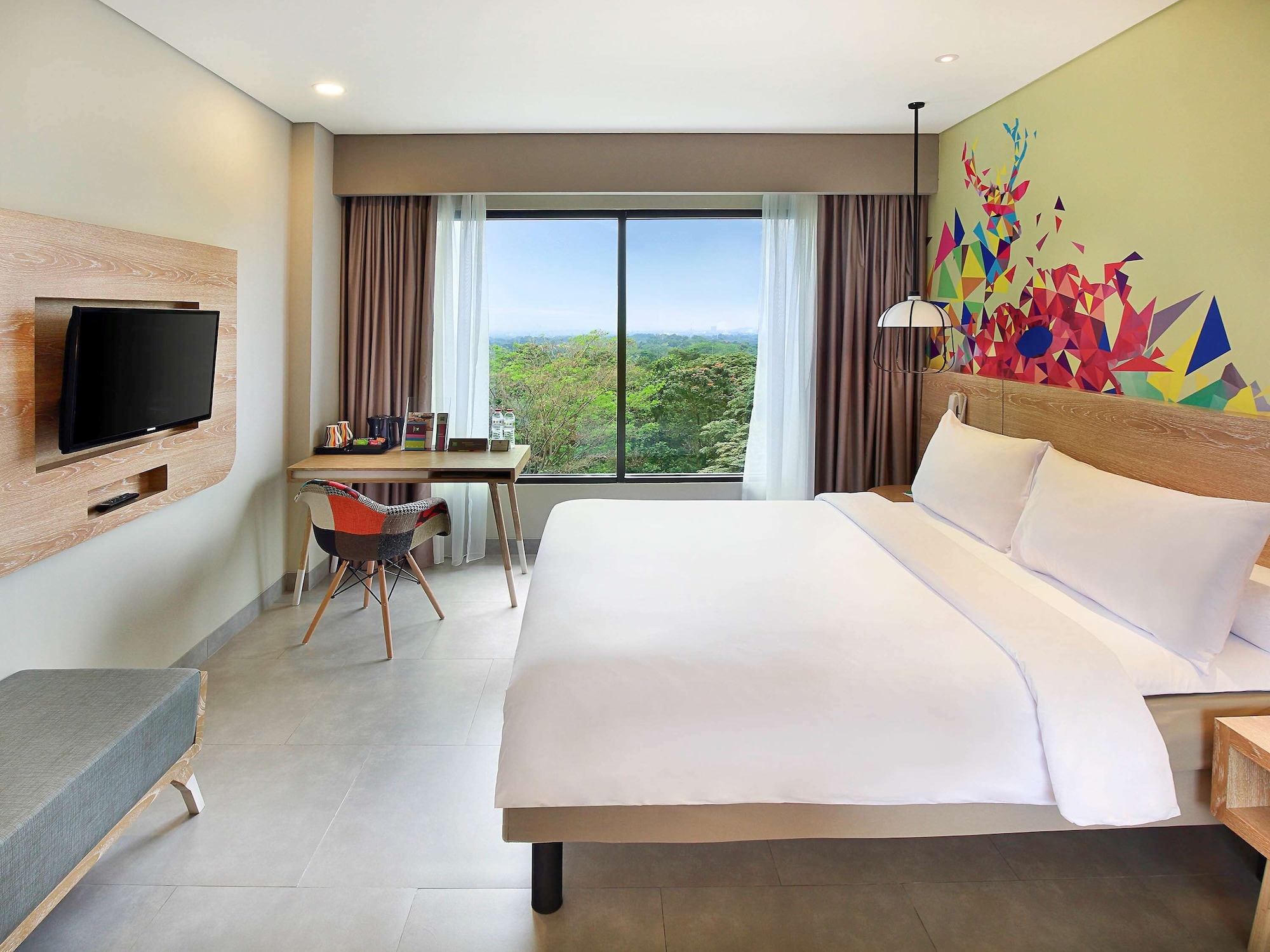 DELUXE, QUEEN BED, GOLF COURSE VIEW