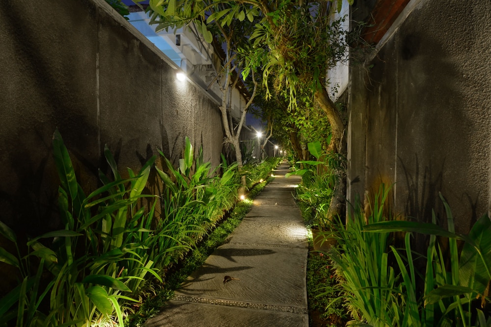 The Khayangan Dreams Seminyak 40/50