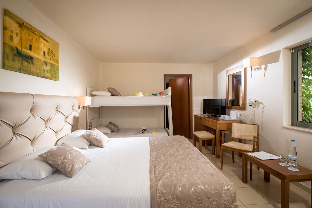 Bella Beach Hotel 26/70