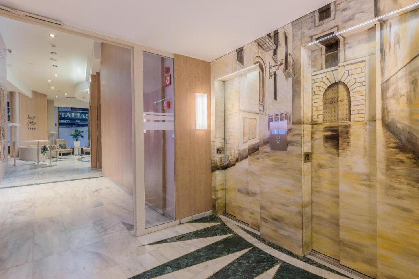 Gotico Hotel 44/77