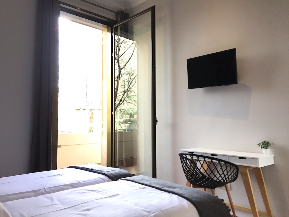 Hip Karma Hostel Shared Rooms 18/50
