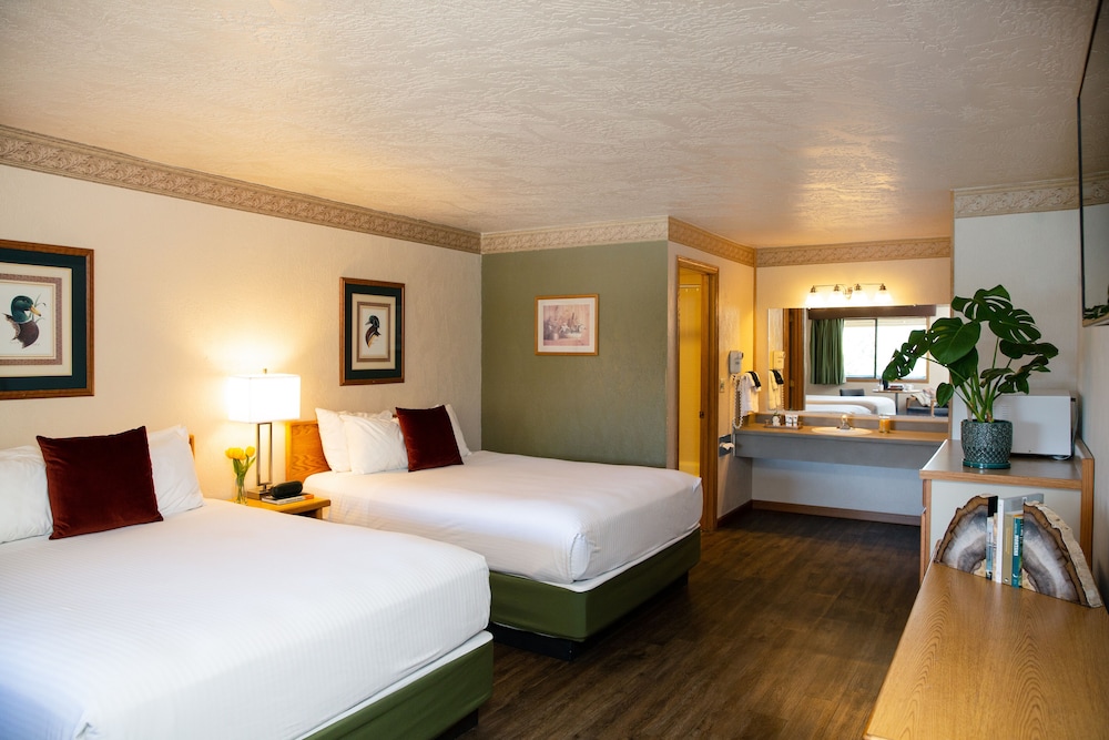 Timbers Motel Travelodge by Wyndham Bigfork 15/28