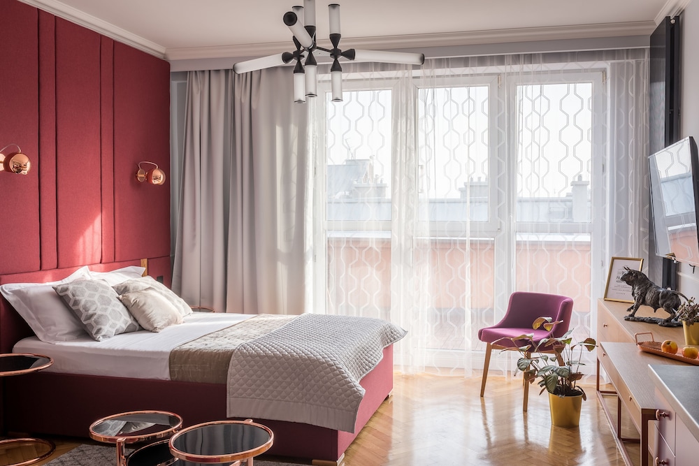 DELUXE, STUDIO, QUEEN BED, CITY VIEW, SOFA, TERRACE