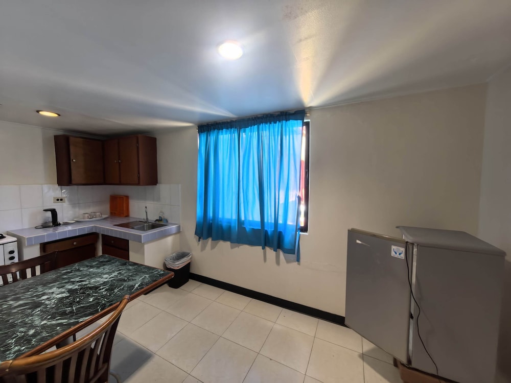 S&C Hotel Suites & Apartments 8/29