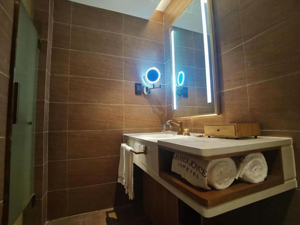 James Joyce Coffetel Hotel (Guangzhou Beijing Road Metro Station Pedestrian Street) 57/58