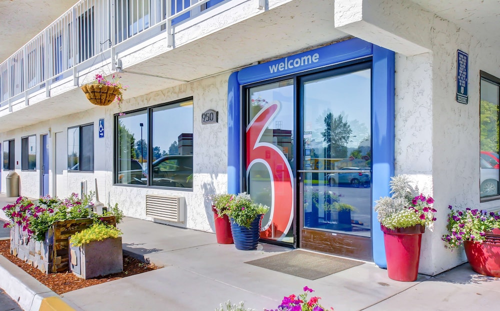 Motel6 Medford, OR 10/40