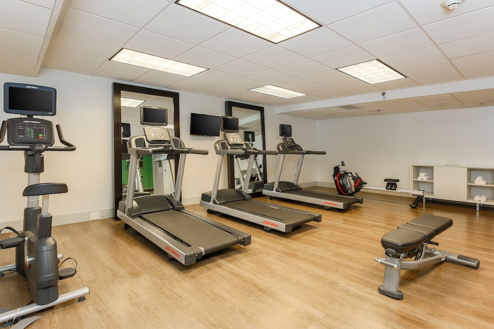 Holiday Inn Express Milwaukee West Medical Center 39/59