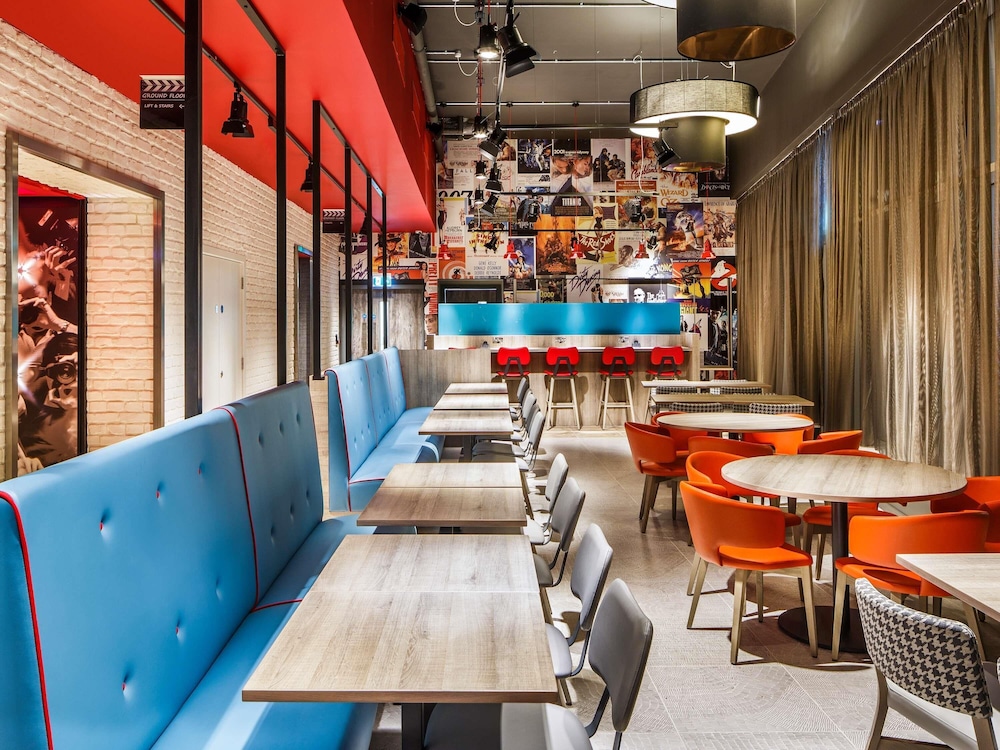 IBIS STYLES LONDON EALING 48/76