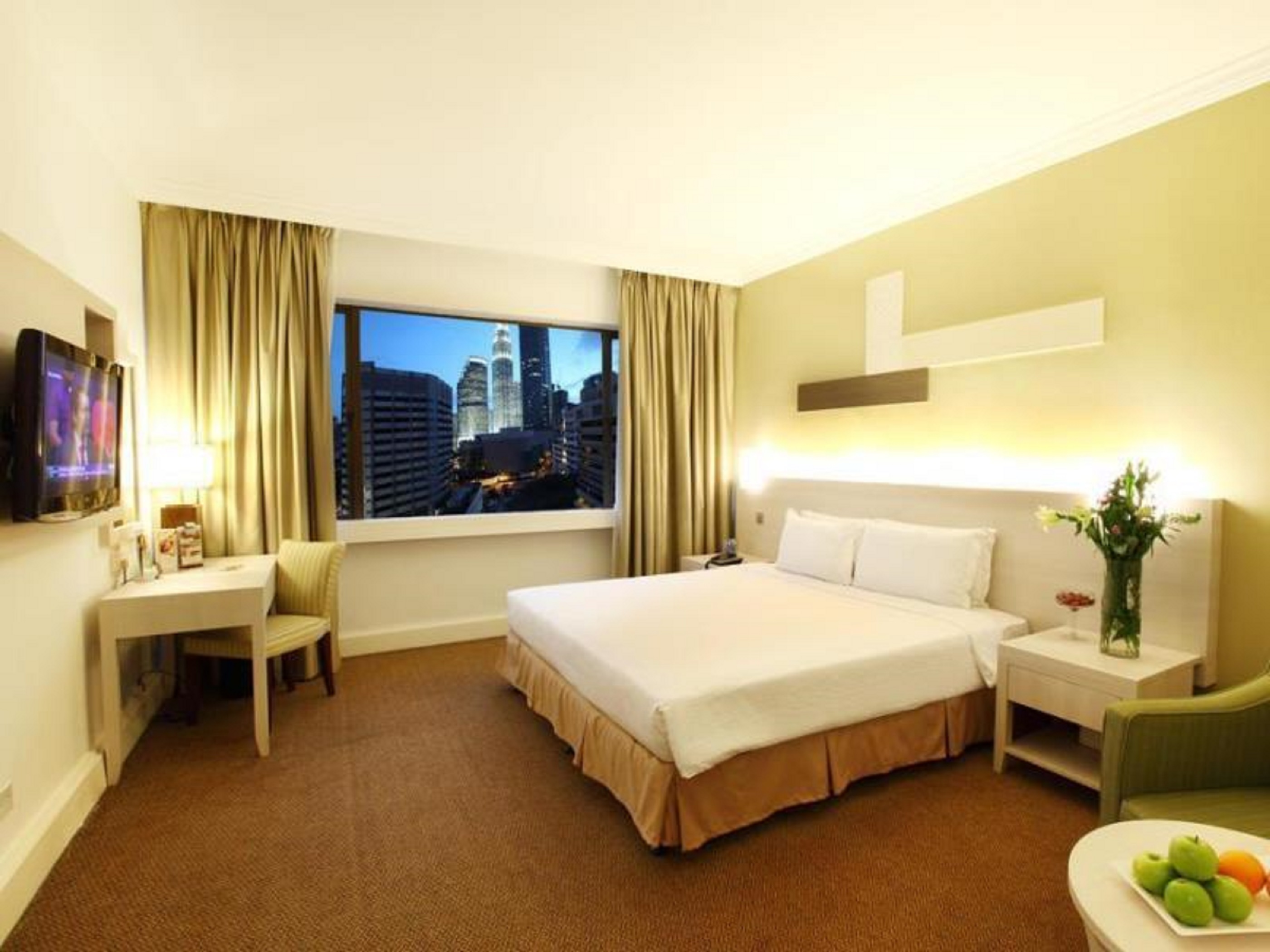 DELUXE KING ROOM