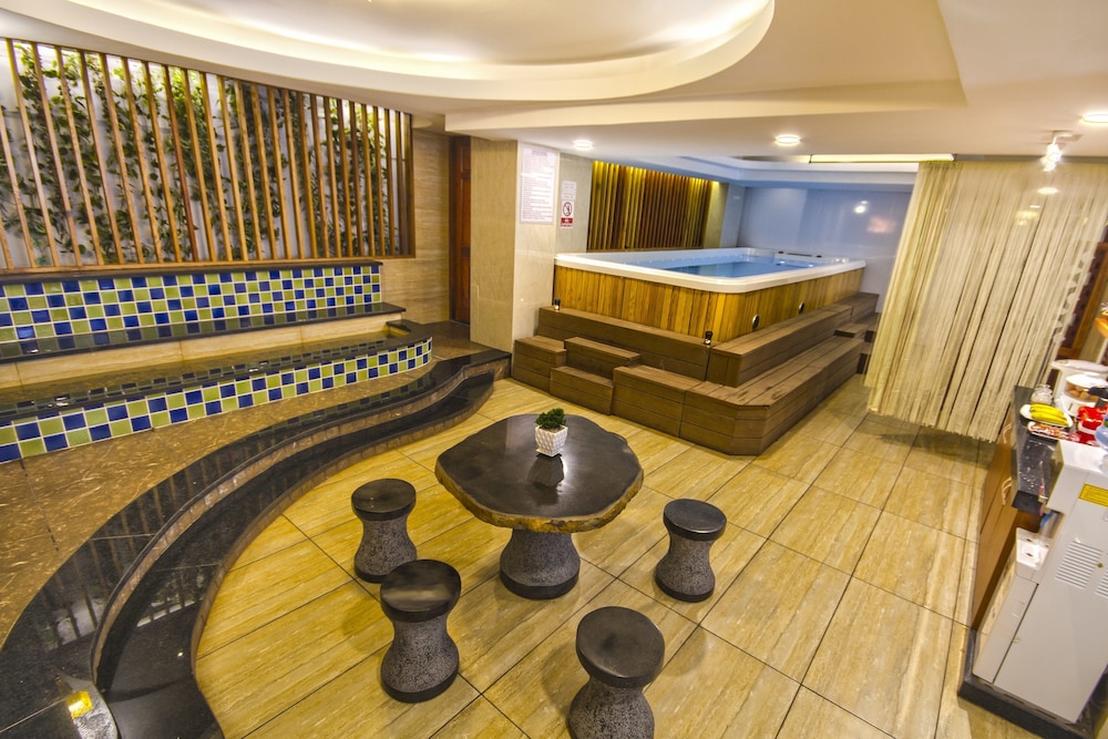 Aristo Saigon Hotel 6/50