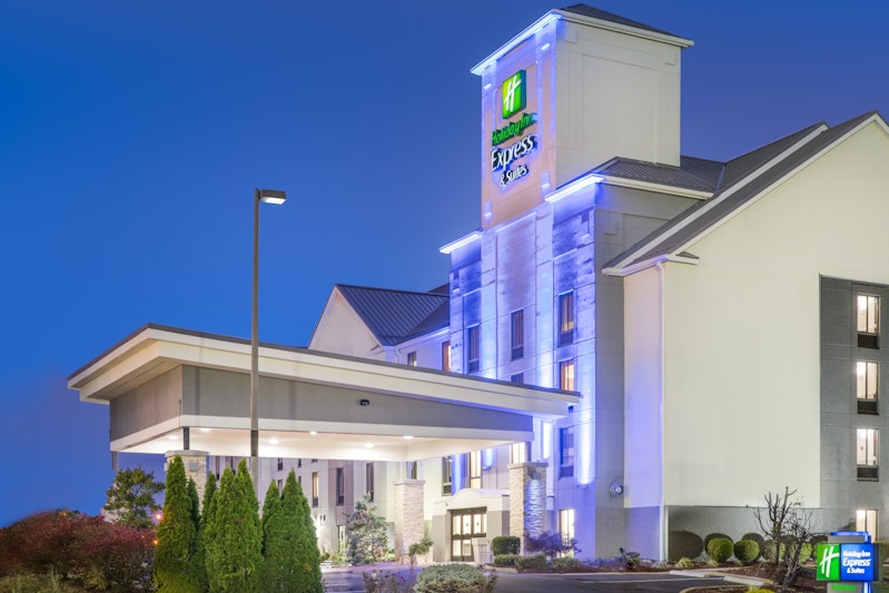 Holiday Inn Express Hotel Suites Louisville East 2/52