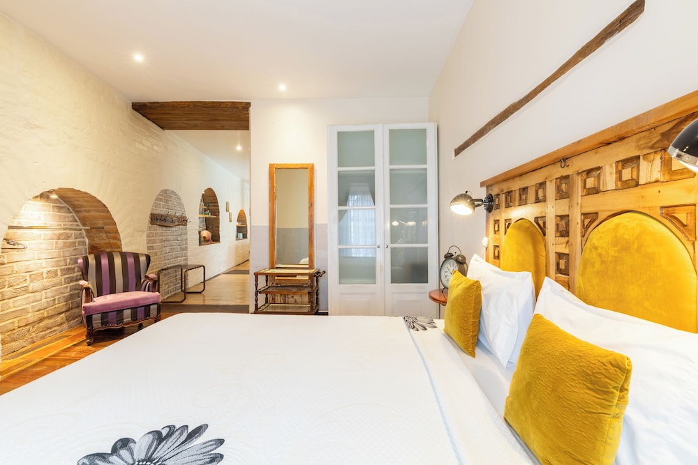 1 Bedroom, Design, Loft, Queen Bed, Courtyard View