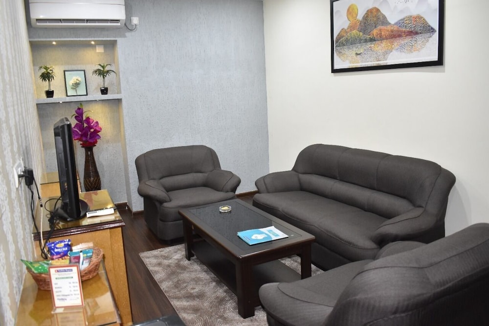HOTEL RADHIKA REGENCY 28/50