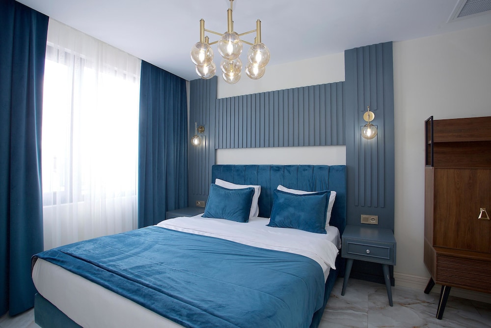 Princely Suites 20/50