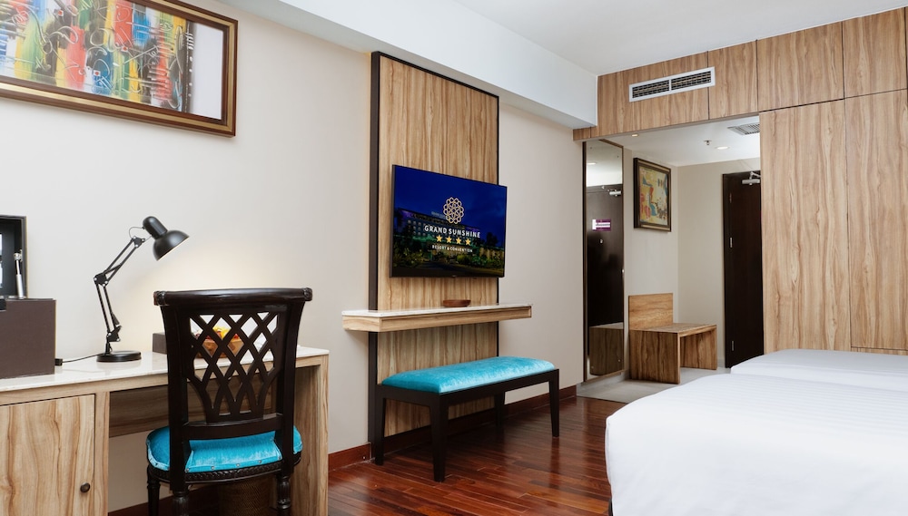 غرفة تنفيذية بسريرين منفصلين بشرفة، Grand Sunshine Resort and Convention 3/6
