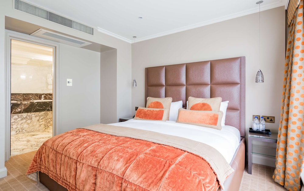 Room at Radisson Blu Hotel, London Heathrow, Hayes