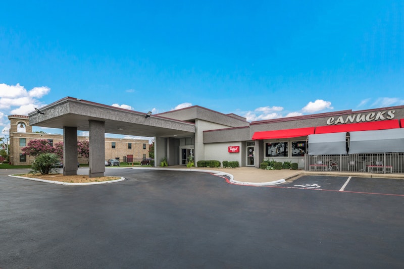 Red Roof Inn Lewisville 40/43