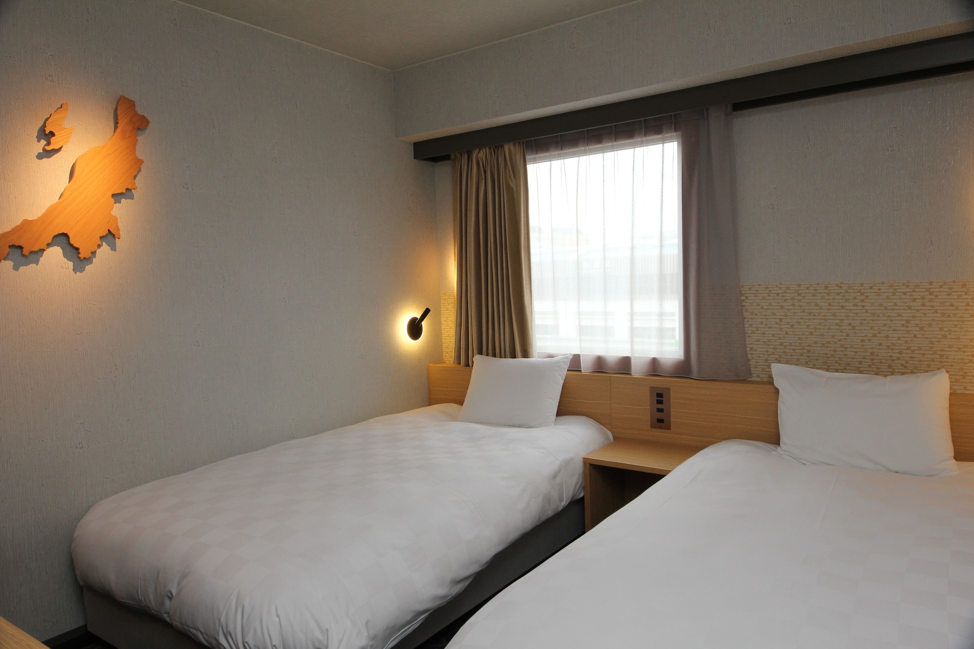 ROOM, TWIN BEDS
