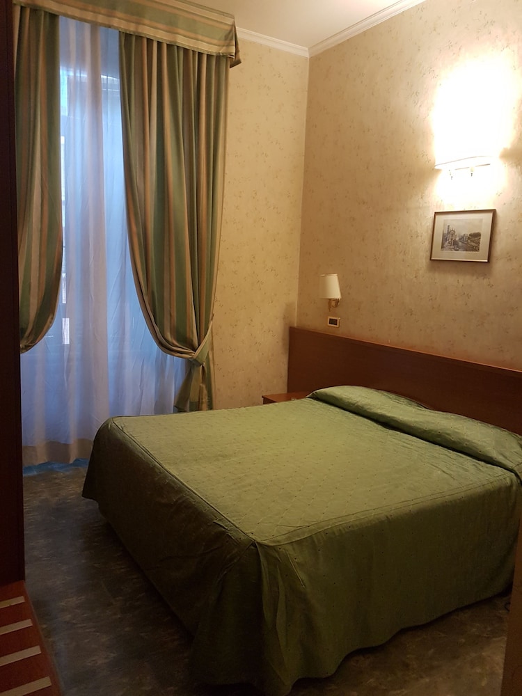 Hotel Dina 28/53