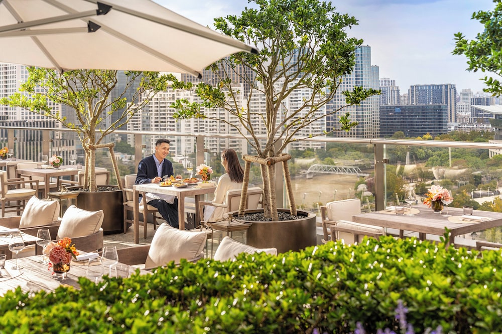 Four Seasons Hotel Hangzhou at Hangzhou Centre 47/55