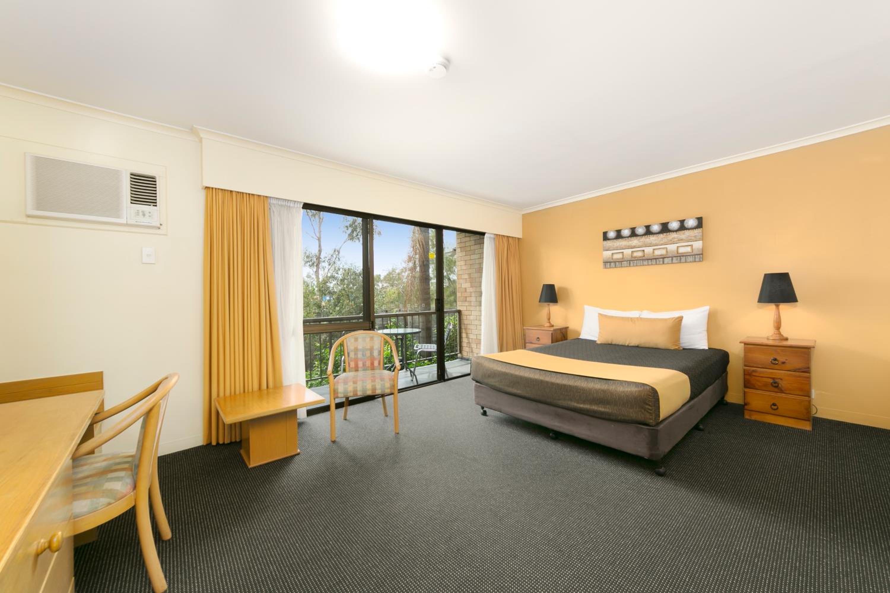 Motel, Double Bed