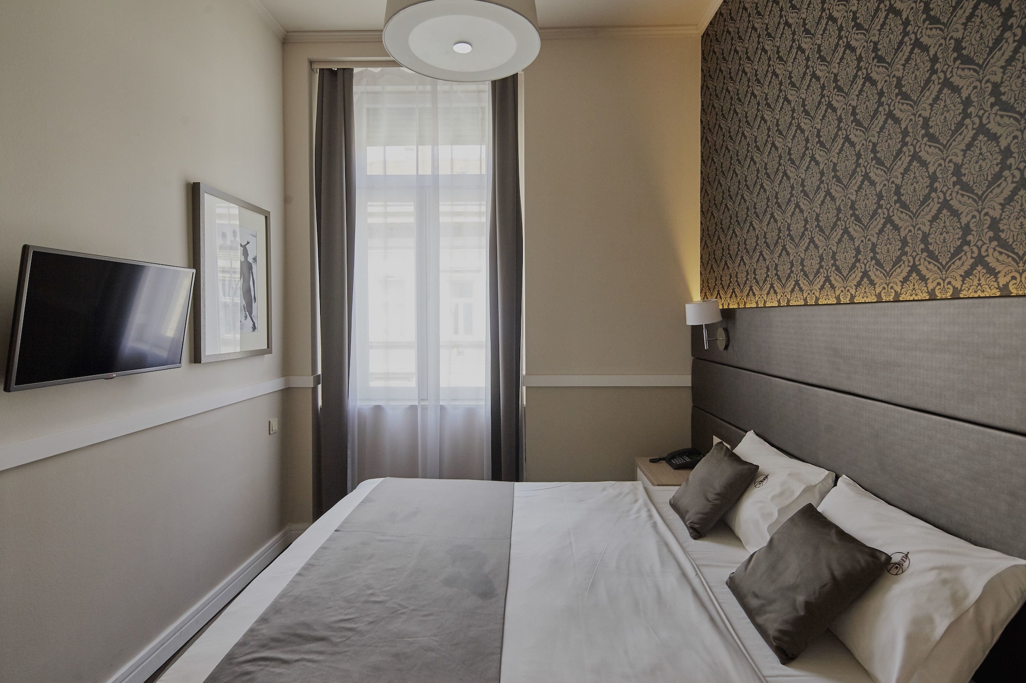 2 BEDROOMS, SUITE, CITY VIEW