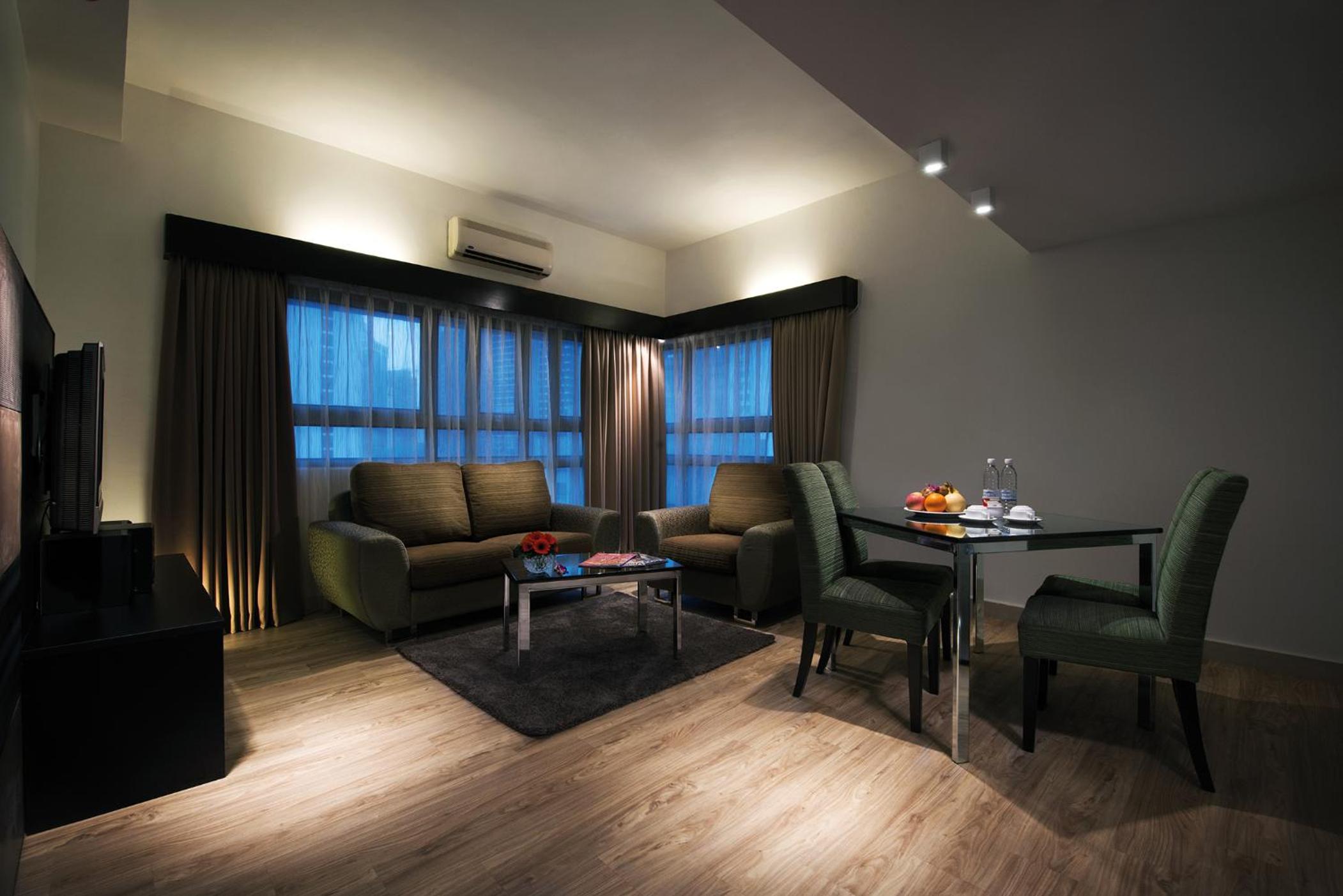 Crown Regency Serviced Suites 20/39