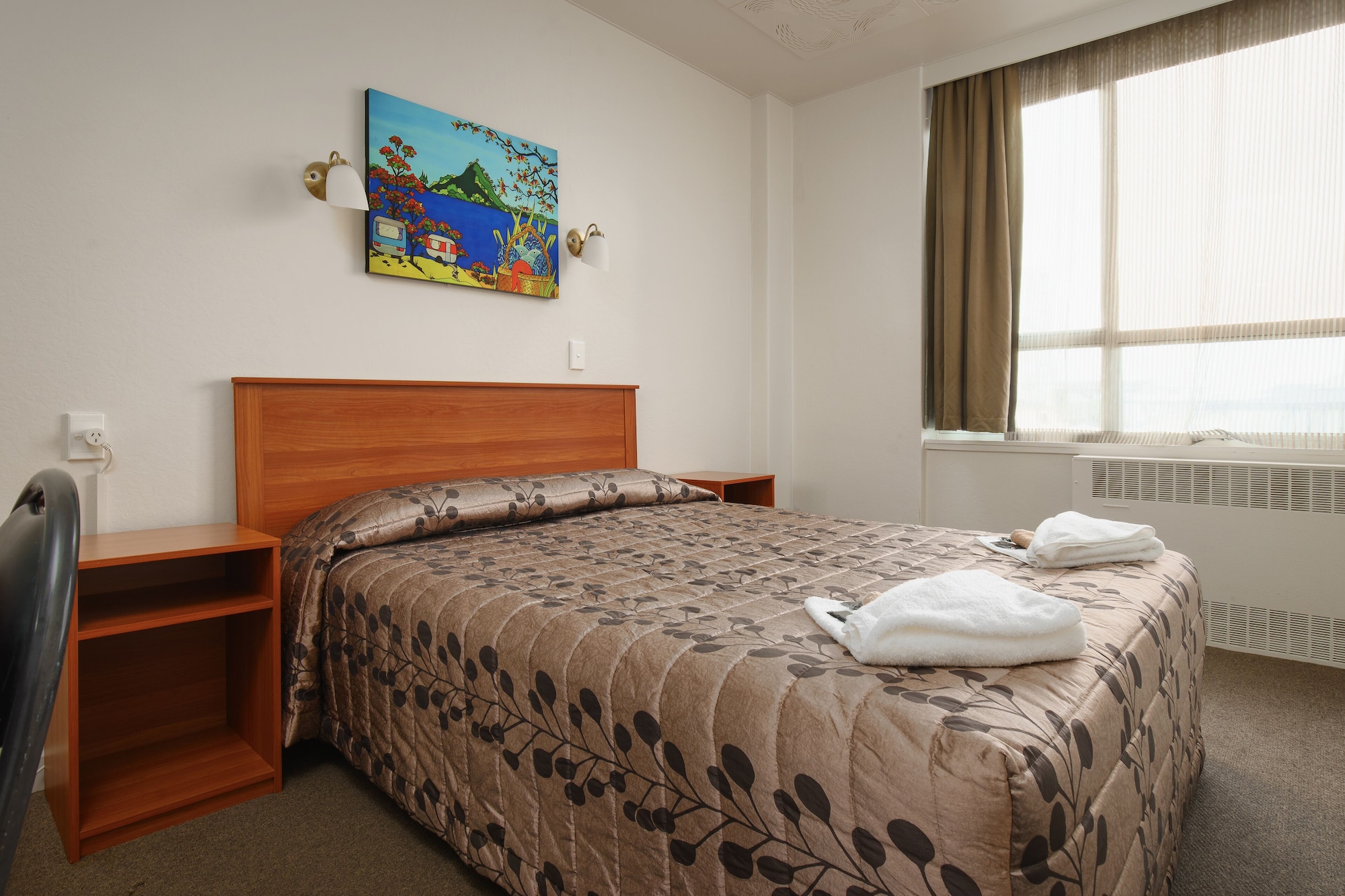 ROOM, DOUBLE BED