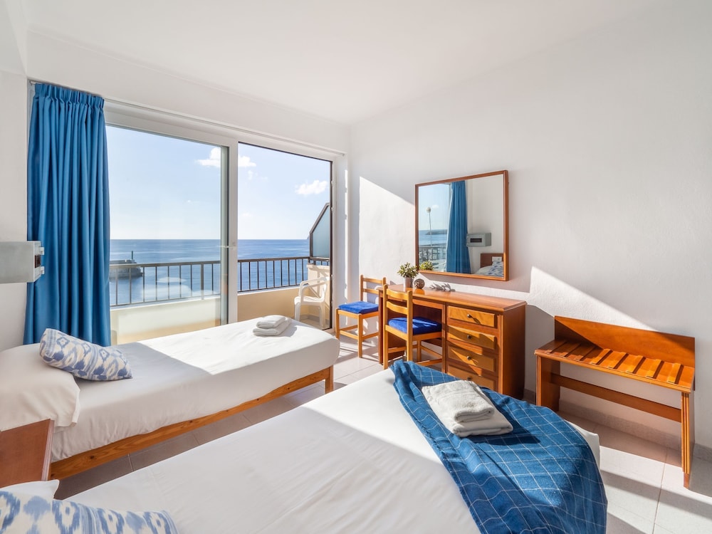 Hostal Port Corona 11/43
