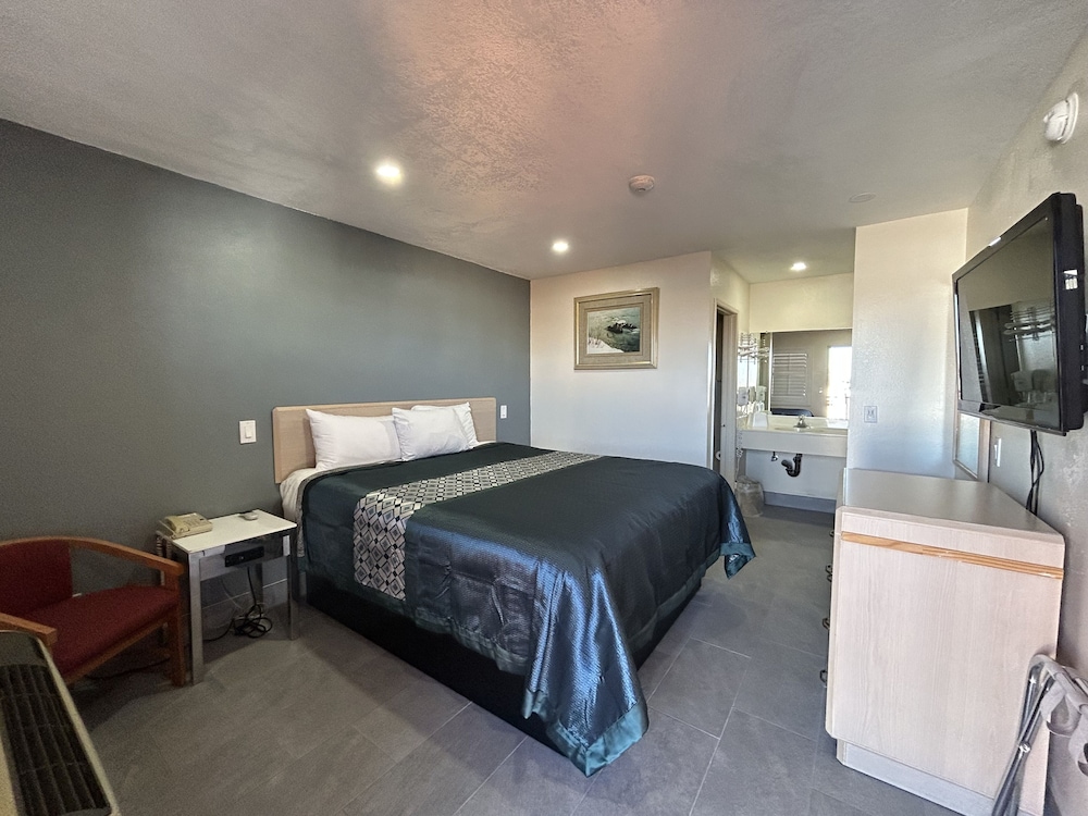 California Inn & Suites 18/31