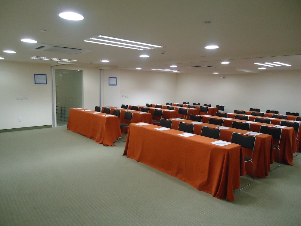 Holiday Inn Express Guadalajara Expo 56/72