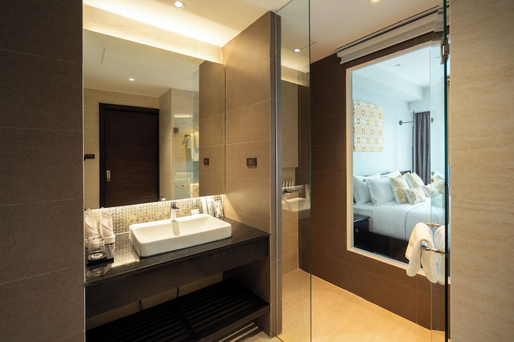 Mintra Hotel 47/48